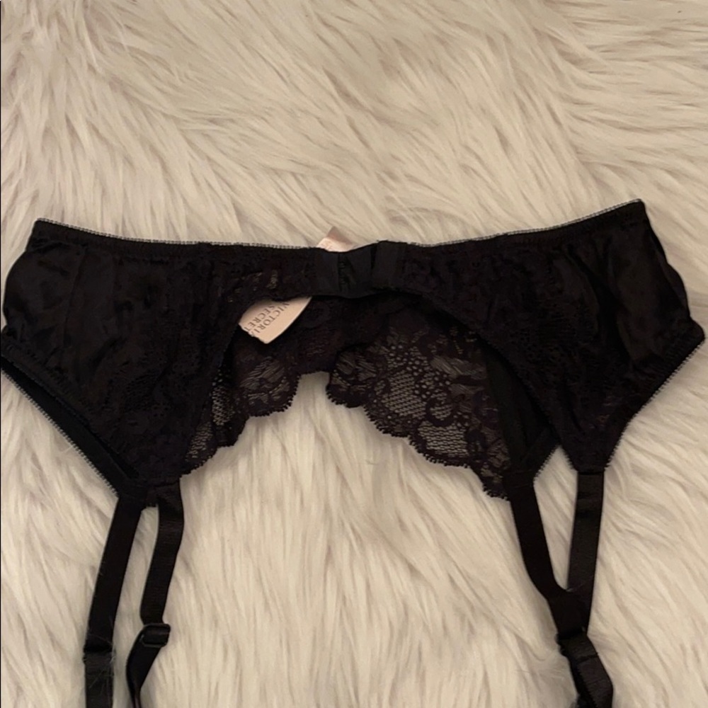 NWT Victoria’s Secret black lace garter belt - Picture 4 of 6